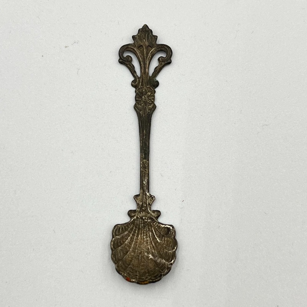 Vintage Silver Tone Scallop Shell Salt Spoon Antique Style Ornate Fleur De Lis